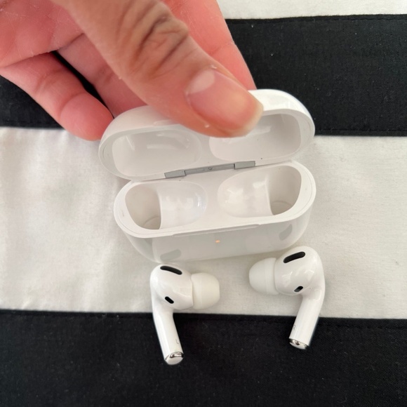 Apple AirPods Pro (2nd Generation) - Picture 5 of 5